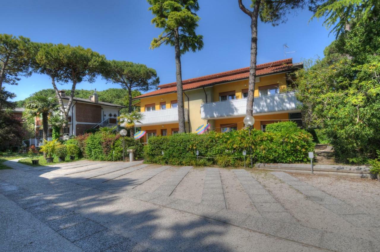 Residence Villa Laura Lignano Sabbiadoro Exteriör bild