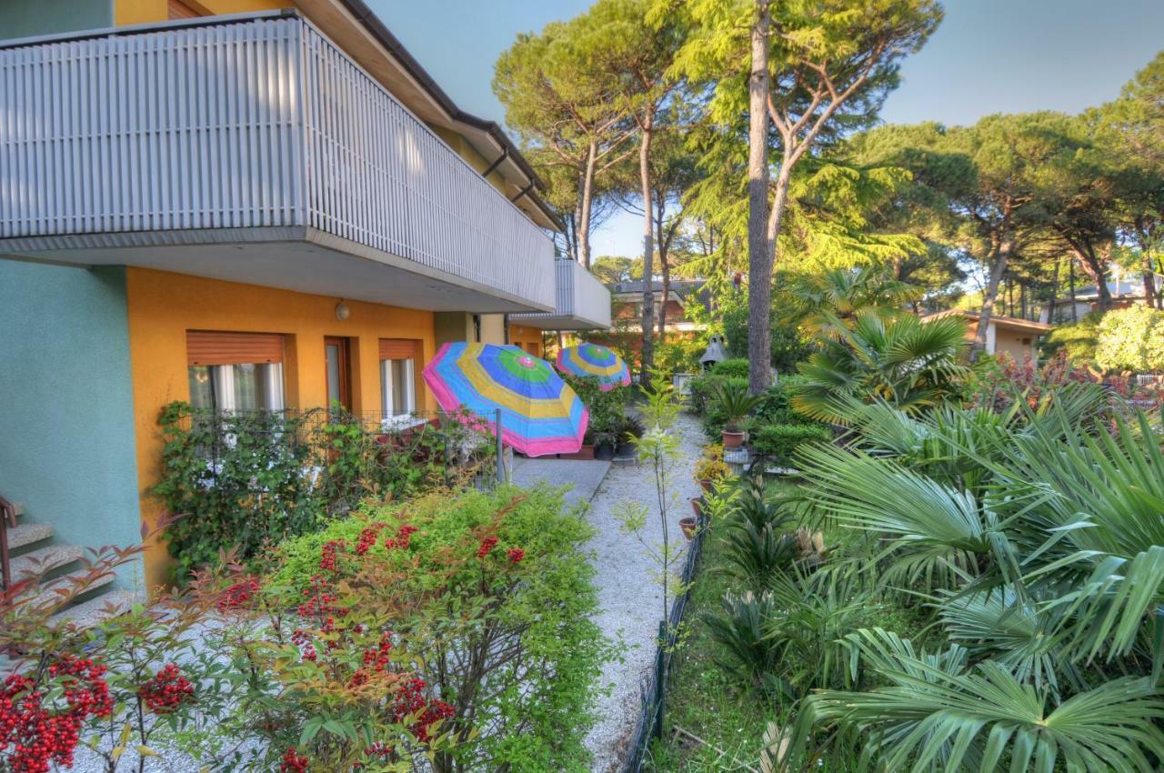 Residence Villa Laura Lignano Sabbiadoro Exteriör bild